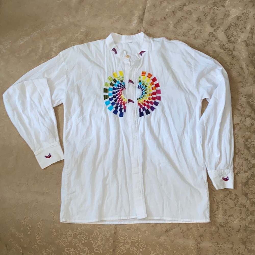 Long sleeve white artisan embroidered shirt. Size L Unisex